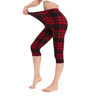 Plaid Three-Quarter Leggings - Fashionable Black and Red Mid-Calf Pants for Casual Wear