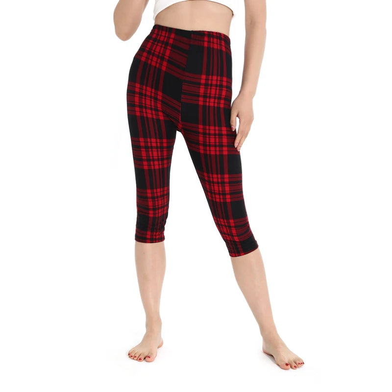 Plaid Three-Quarter Leggings - Fashionable Black and Red Mid-Calf Pants for Casual Wear