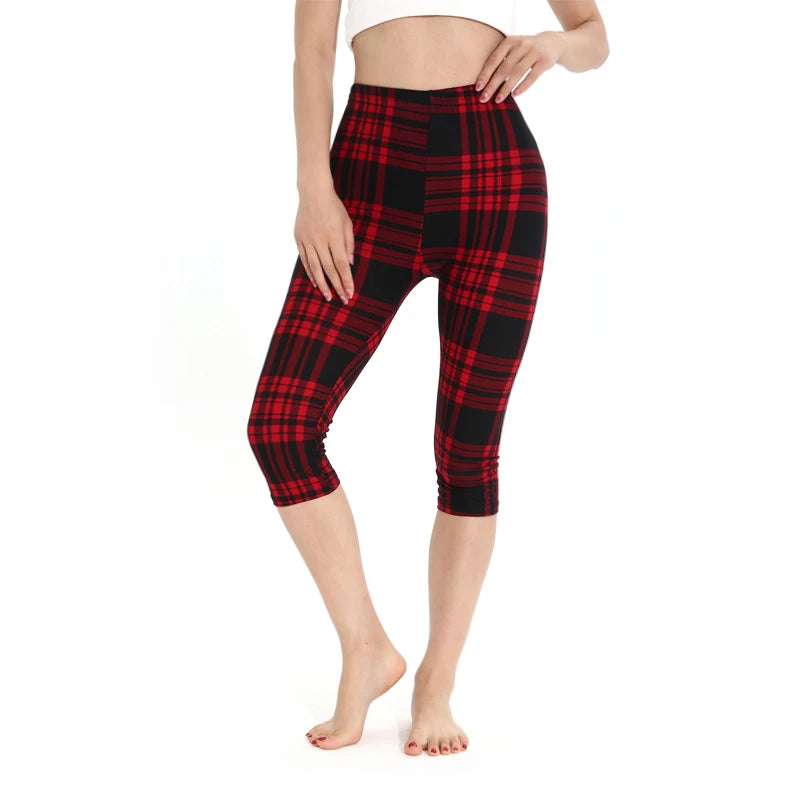 Plaid Three-Quarter Leggings - Fashionable Black and Red Mid-Calf Pants for Casual Wear